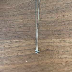 Beautiful Tiffany and Co Olive Leaf Pendant necklace in amazing condition!!